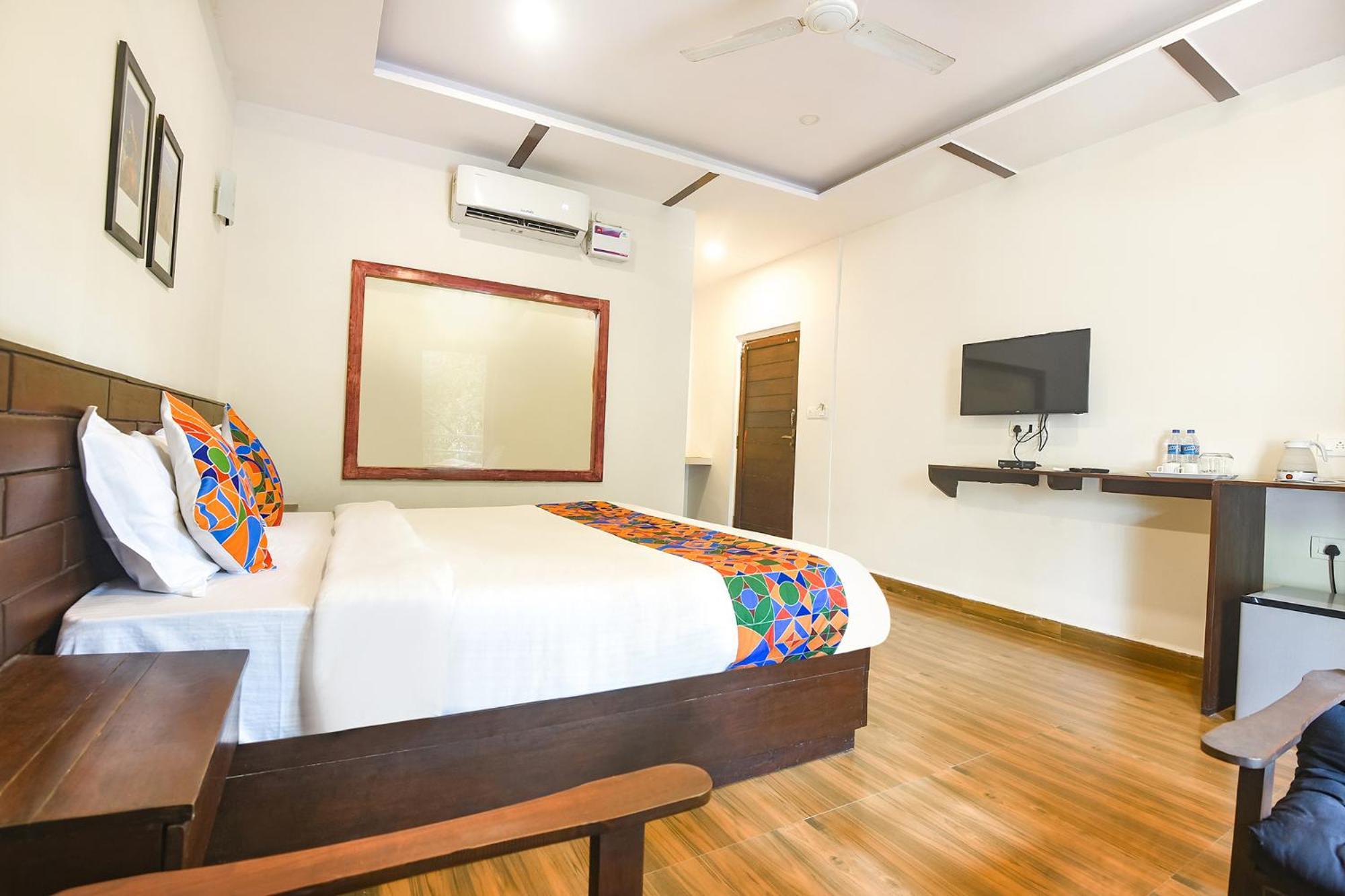 Fabhotel La Volga - Nr Morjim Beach ภายนอก รูปภาพ