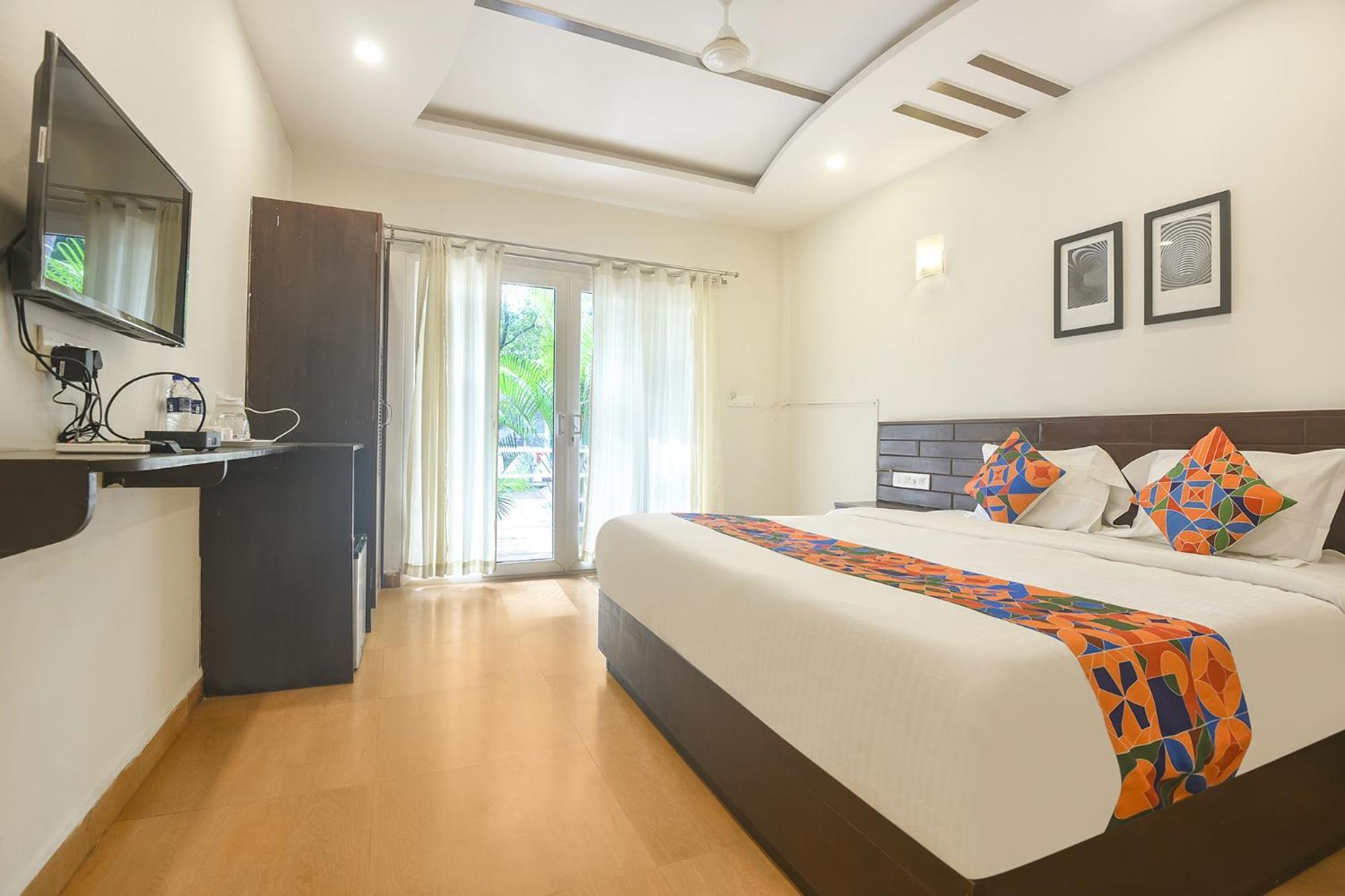 Fabhotel La Volga - Nr Morjim Beach ภายนอก รูปภาพ