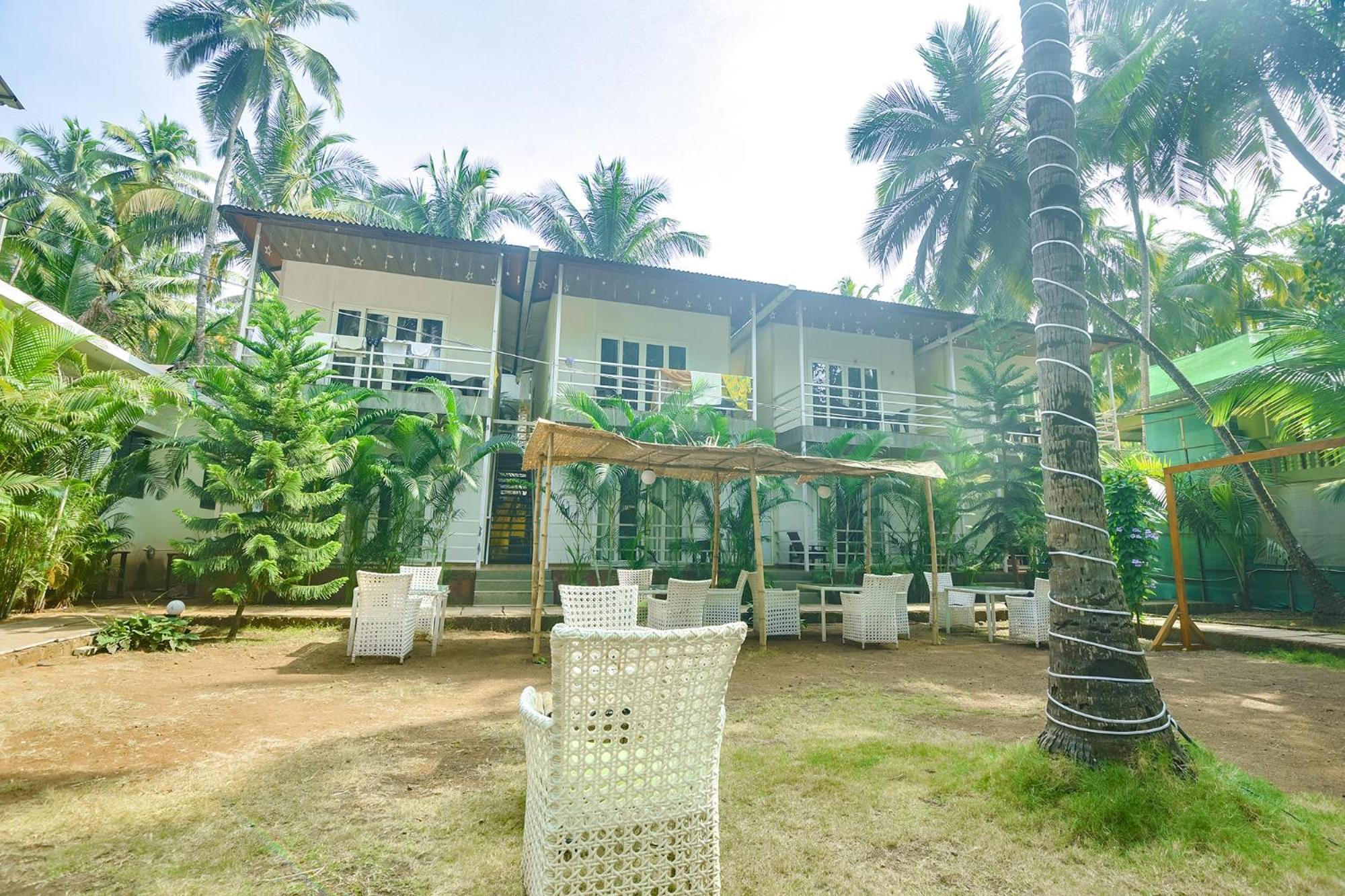 Fabhotel La Volga - Nr Morjim Beach ภายนอก รูปภาพ